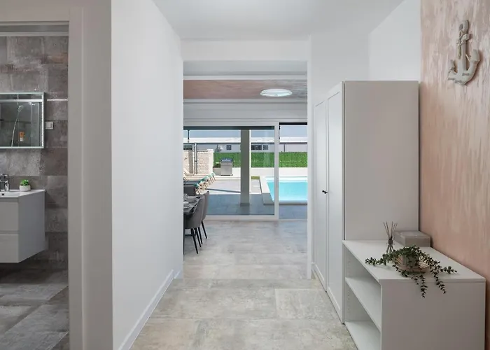 Eos Villa *